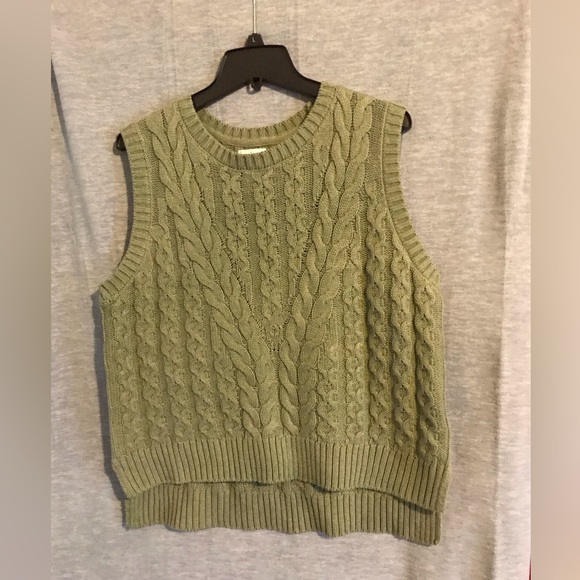 Sage green sweater vest.  Never worn.  Size XL - Picture 1 of 3